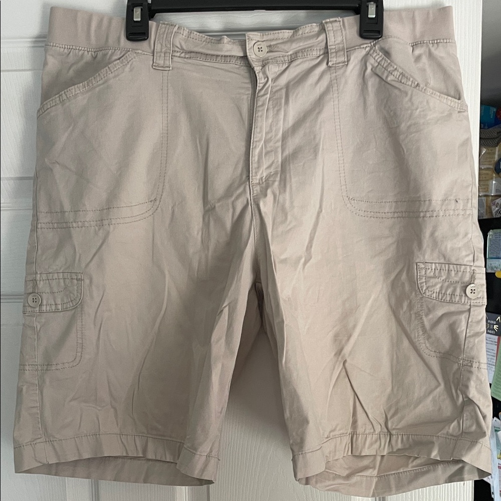 Lee Women's Light Tan Cargo Shorts